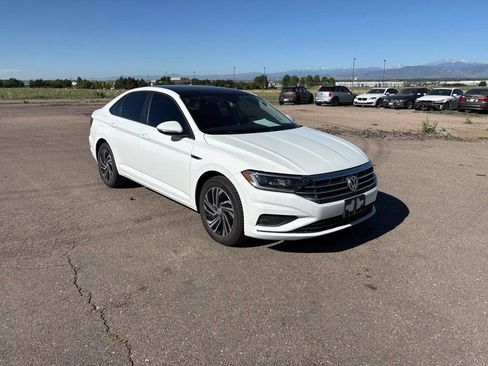 Used 2021 Volkswagen Jetta SEL Premium FWD image 3
