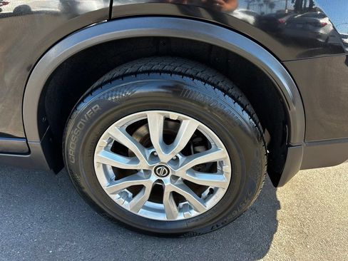 Used 2019 Nissan Rogue SV FWD image 10
