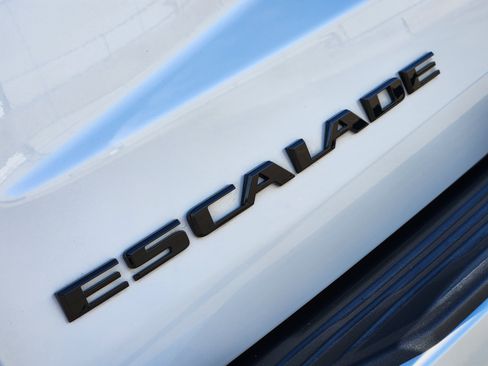 Used 2023 Cadillac Escalade Sport Platinum w/ LPO, ONYX Package image 10