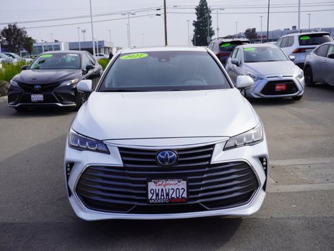 Used 2021 Toyota Avalon XLE image 4