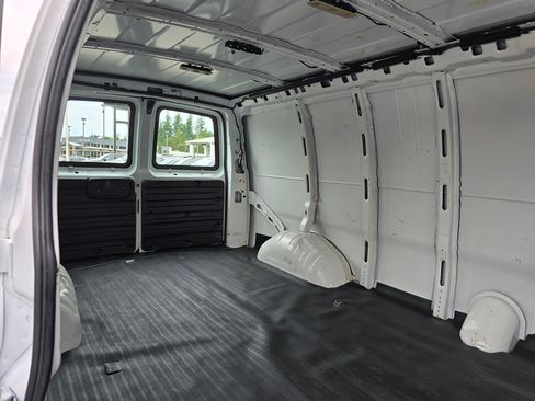 Used 2022 GMC Savana 2500 Extended image 13