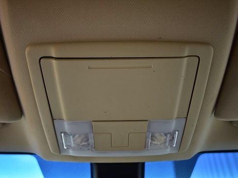 Used 2017 Ford Taurus Limited FWD image 37