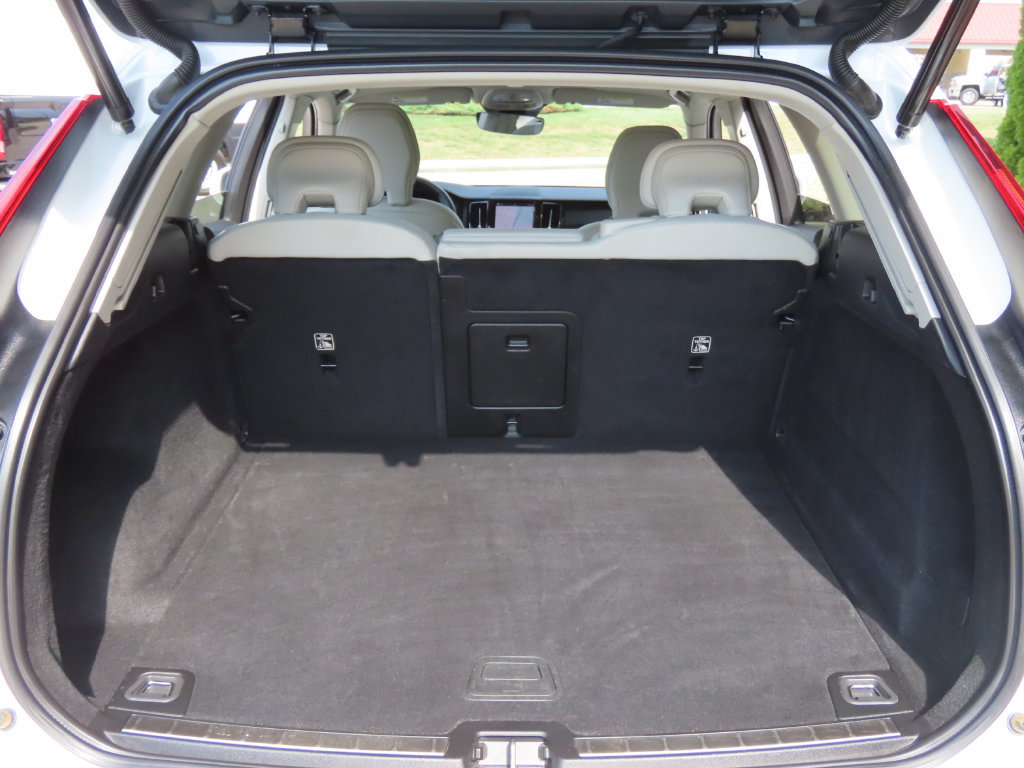 Used 2022 Volvo XC60 B5 Momentum AWD/4WD image 26