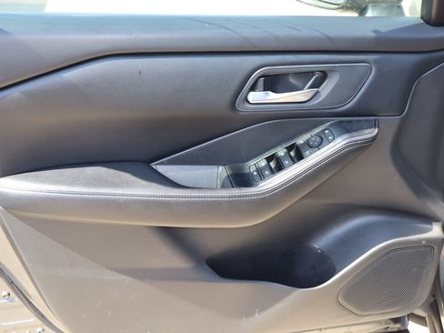 Used 2024 Nissan Rogue SV FWD image 19