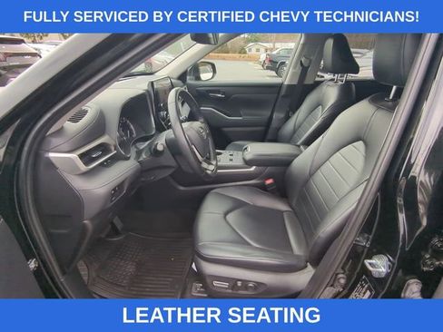 Used 2023 Toyota Highlander XLE image 4