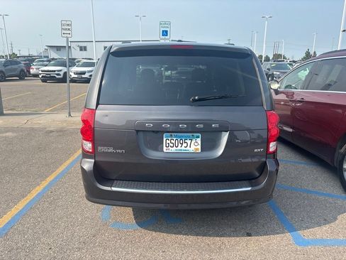 Used 2018 Dodge Grand Caravan SXT FWD image 7