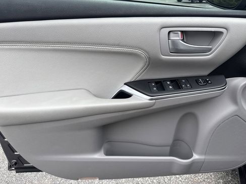Used 2016 Toyota Camry XLE w/ Moonroof Package FWD image 10