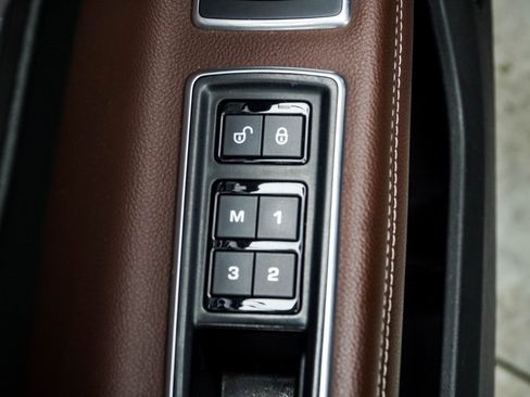 Used 2017 Jaguar XF S image 32