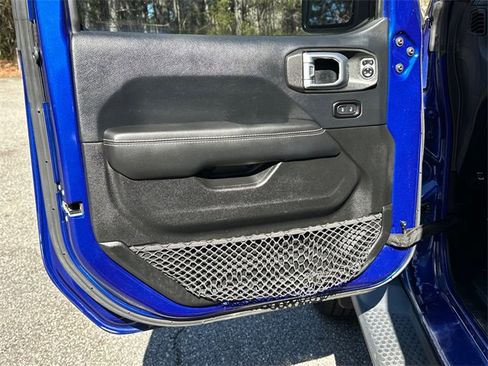 Used 2018 Jeep Wrangler Unlimited Sahara image 10