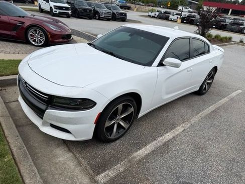 Used 2017 Dodge Charger SXT w/ Navigation & Travel Group RWD image 2