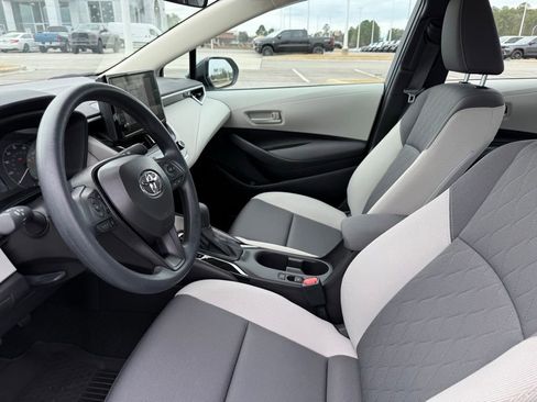 Used 2025 Toyota Corolla LE image 9