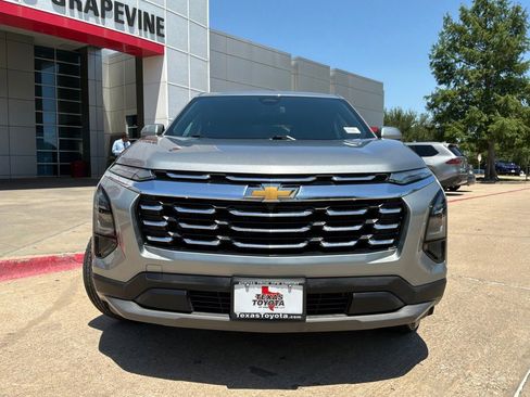 Used 2025 Chevrolet Equinox LT FWD image 3