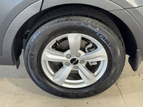 Used 2023 Kia Sorento LX image 34