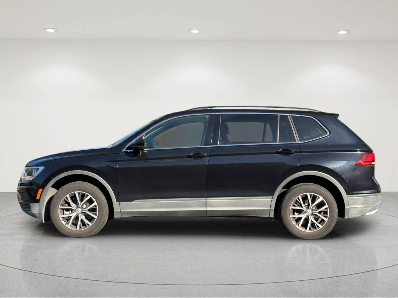 Used 2019 Volkswagen Tiguan SE w/ Panoramic Sunroof Package AWD/4WD image 2
