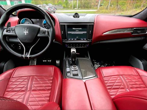 Used 2021 Maserati Levante Trofeo AWD/4WD image 15