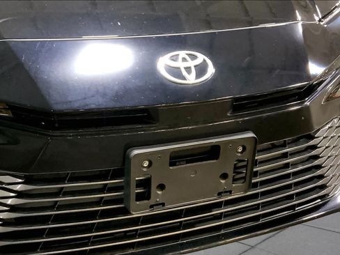 Used 2025 Toyota Camry XLE w/ Premium Package AWD/4WD image 30