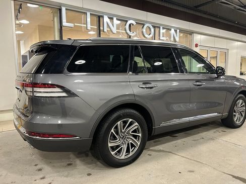 Used 2023 Lincoln Aviator AWD image 4