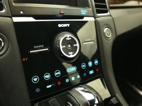 Used 2018 Ford Taurus Limited FWD image 18