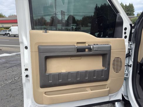 Used 2012 Ford F350 Lariat w/ Lariat Interior Pkg image 9