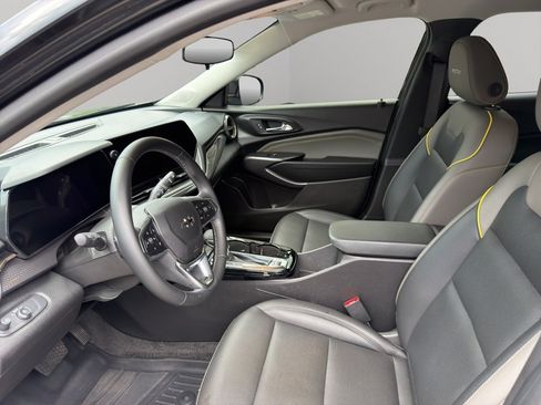 Used 2025 Chevrolet Trax ACTIV w/ Driver Confidence Package FWD image 4