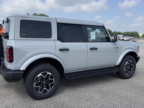 New 2026 Ford Bronco Outer Banks AWD/4WD image 3