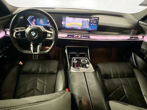 Used 2024 BMW 740i image 31