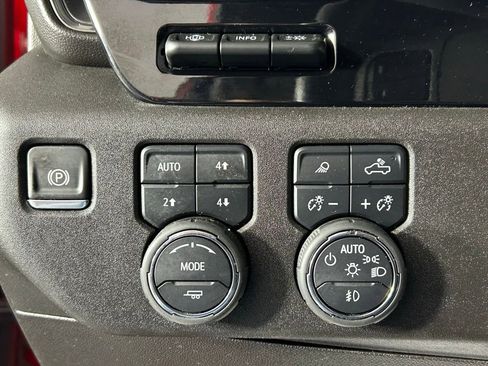Used 2024 Chevrolet Silverado 2500 ZR2 w/ Technology Package AWD/4WD image 30