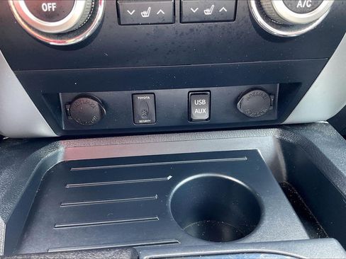 Used 2019 Toyota Tundra Limited w/ Limited Premium Package AWD/4WD image 31