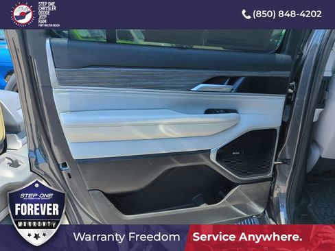 Used 2024 Jeep Wagoneer Series III w/ Premium Group I AWD/4WD image 28