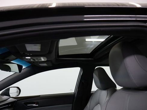 Used 2020 Toyota Avalon Limited image 11