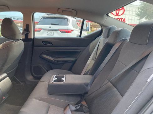 Used 2025 Nissan Altima 2.5 SV FWD image 10