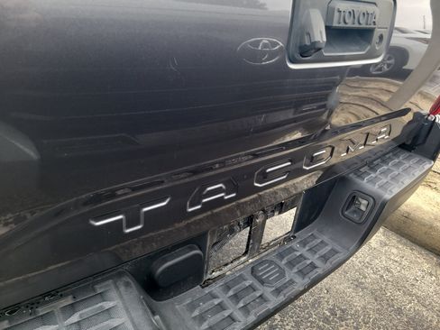 Used 2018 Toyota Tacoma SR RWD image 10