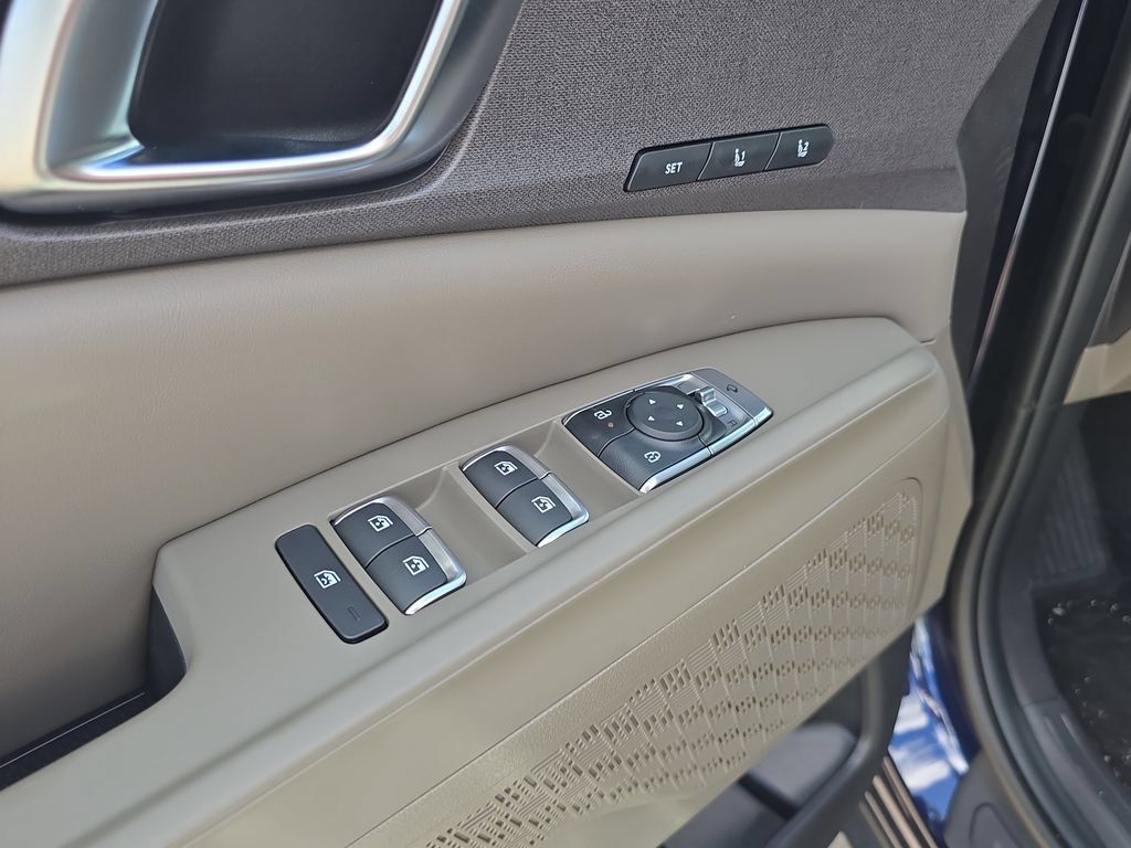 New 2026 Kia Carnival EX FWD image 21