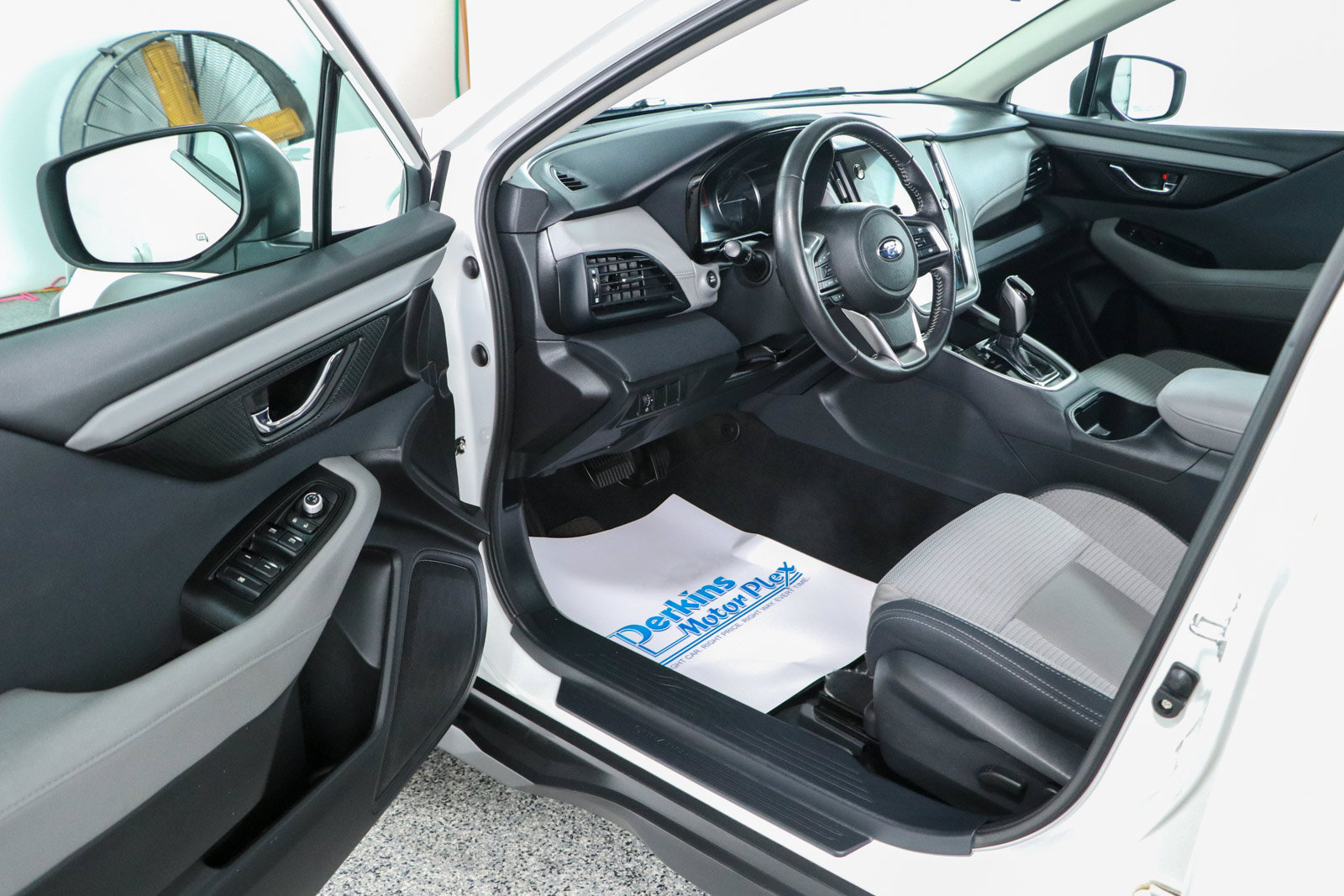 Used 2024 Subaru Outback Premium AWD/4WD image 3