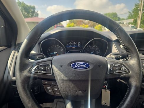 Used 2017 Ford Focus SE w/ Cold Weather Package FWD image 12