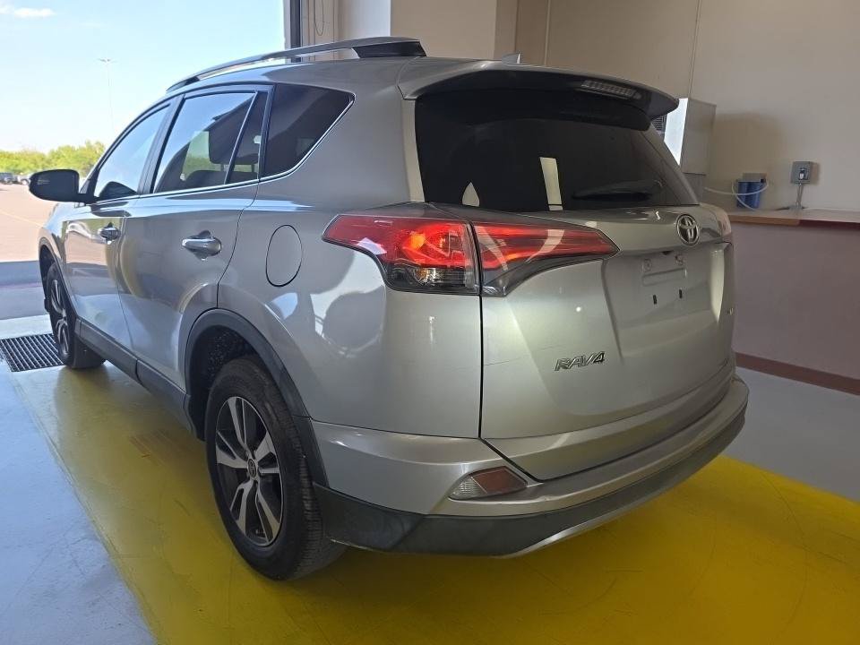 Used 2017 Toyota RAV4 XLE FWD image 2