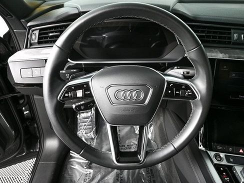 Used 2024 Audi Q8 e-tron Premium image 8