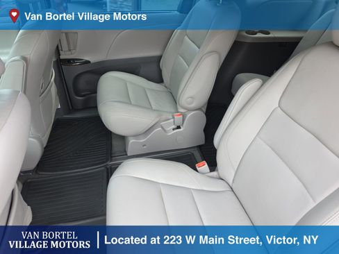 Used 2018 Toyota Sienna XLE w/ XLE Navigation Package image 27