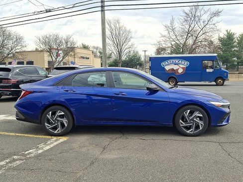 Used 2025 Hyundai Elantra Sport image 8