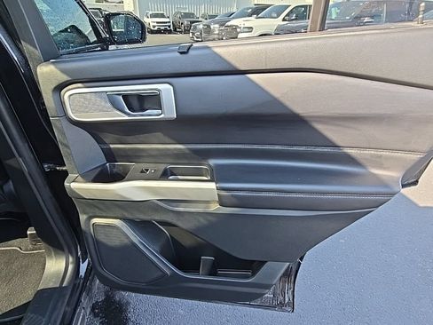 Used 2021 Ford Explorer Limited w/ Equipment Group 301A AWD/4WD image 46