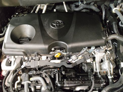 Used 2021 Toyota Highlander LE image 30