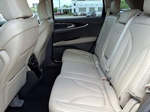 Certified 2022 Lincoln Nautilus FWD w/ Premium Package image 5