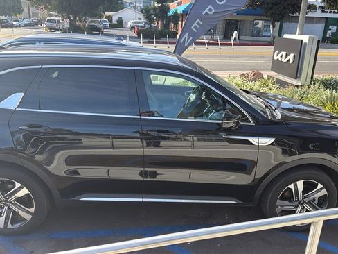 Certified 2022 Kia Sorento SX AWD/4WD image 2