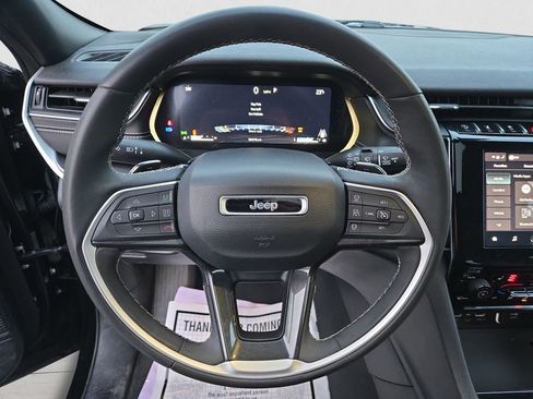Used 2023 Jeep Grand Cherokee Altitude image 17