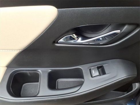 Used 2022 Chevrolet Traverse LS image 15