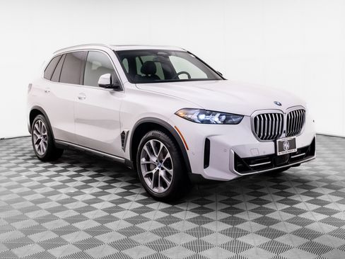 Used 2024 BMW X5 xDrive50e w/ Parking Assistance Package AWD/4WD image 9