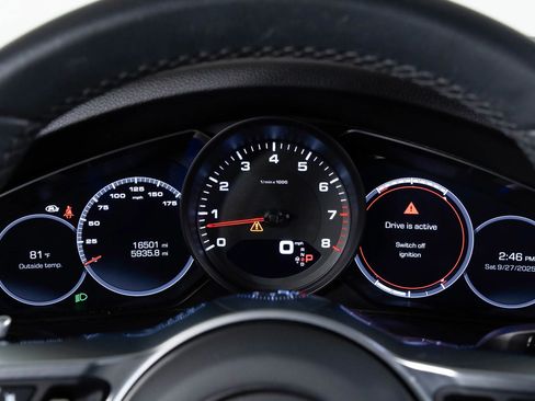 Used 2021 Porsche Cayenne Coupe image 25