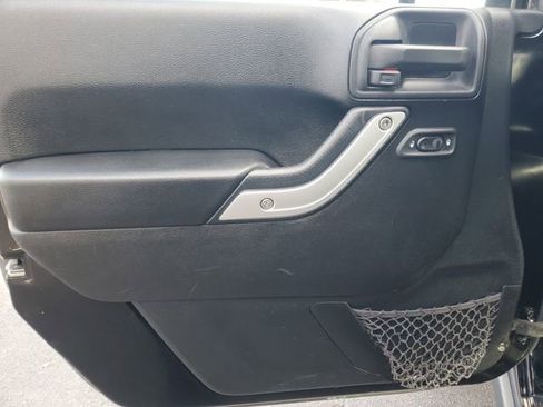 Used 2015 Jeep Wrangler Unlimited Rubicon w/ Connectivity Group image 12