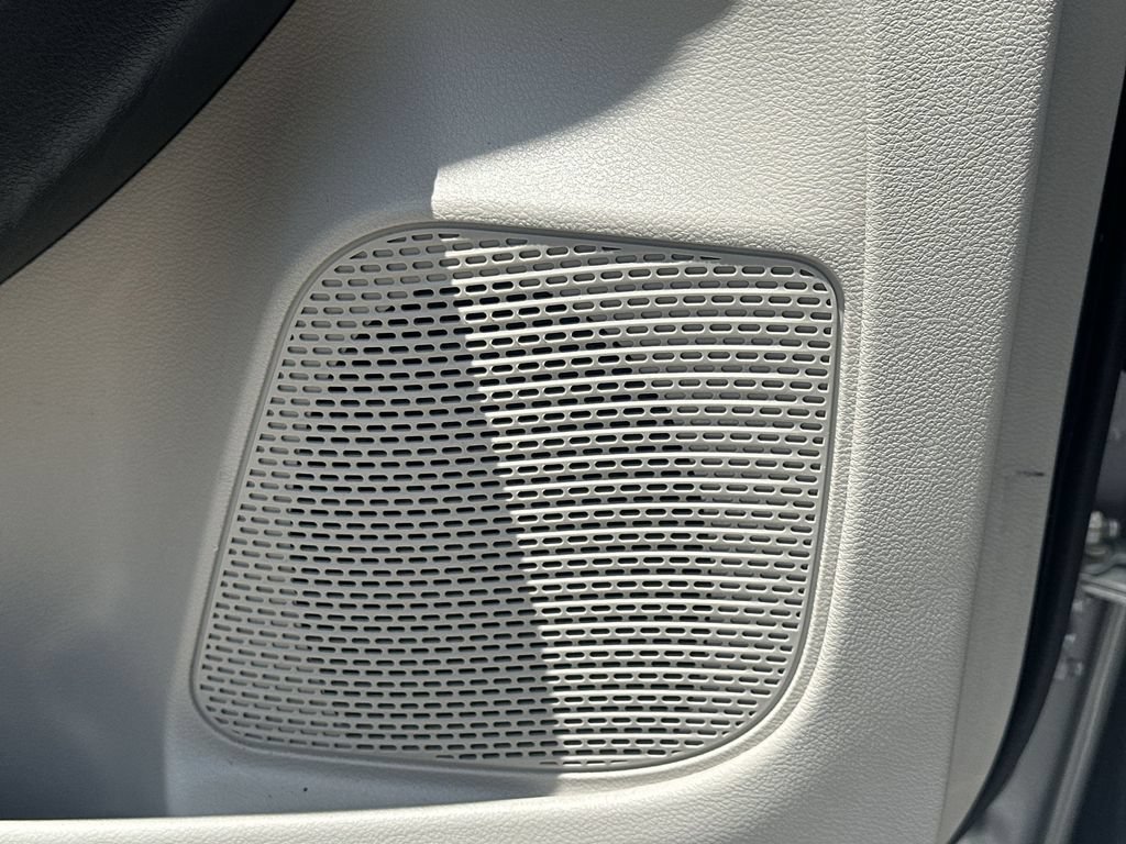 Used 2024 Chrysler Pacifica Touring-L FWD image 31