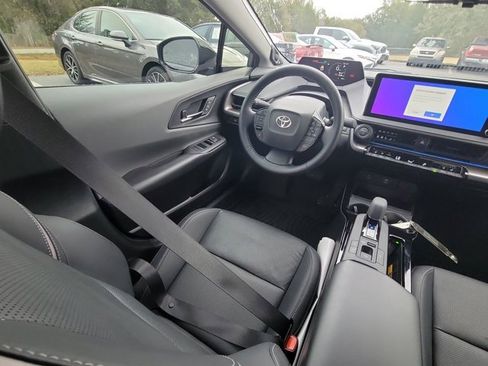 Used 2023 Toyota Prius LE image 7